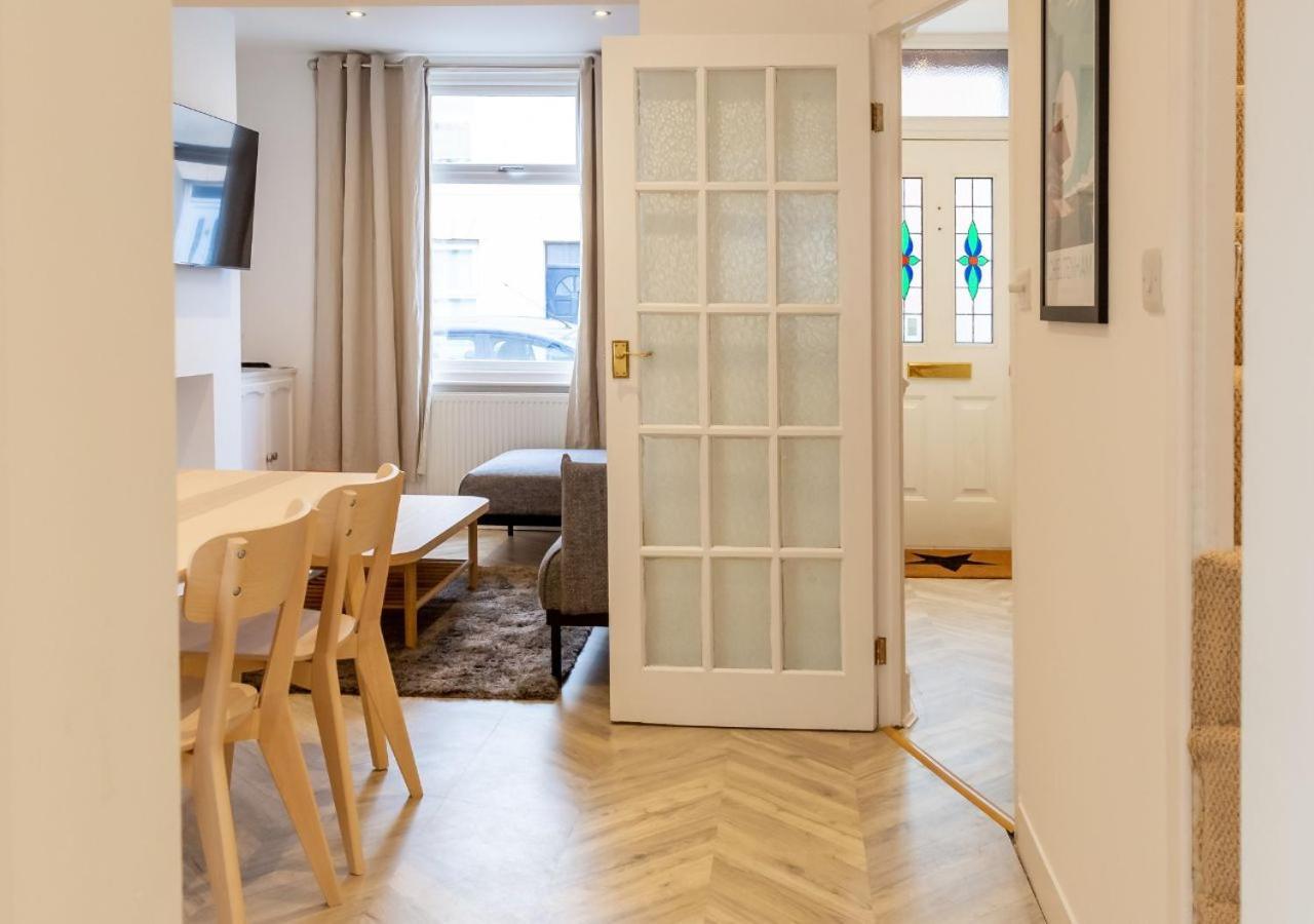 Вилла Bright & Airy 2Bd - 10 Mins Walk To Chelt Centre! Челтенхам Экстерьер фото