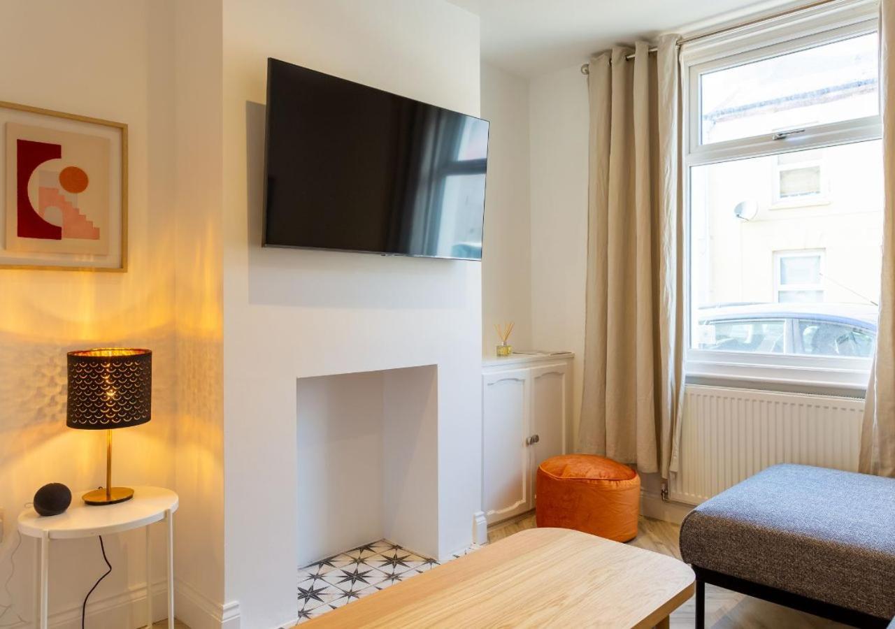 Вилла Bright & Airy 2Bd - 10 Mins Walk To Chelt Centre! Челтенхам Экстерьер фото